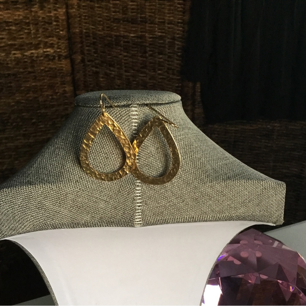 NIEMAN MARCUS NWOT COLOR; GOLD EARRINGS NO BOX NO DUST NO NAME LABEL